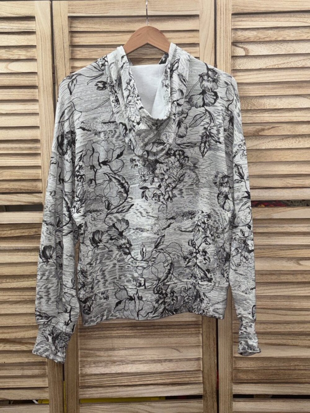 Athleta Balance White Black Floral Sketch Hoodie S Like New - Picture 3 of 6